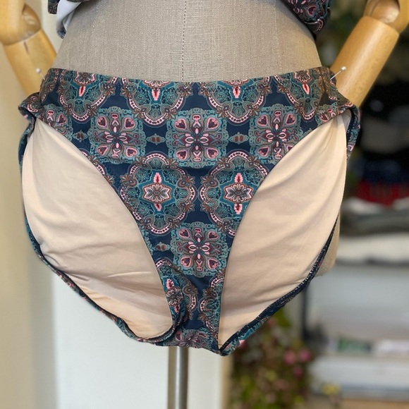 2pc Bathing Suit - Size L - Picture 8 of 10